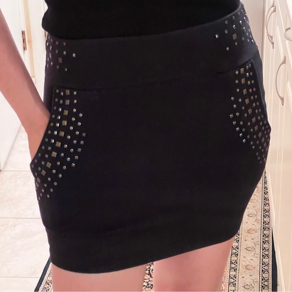 🌟✨bodycon mini skirt with Gold & Silver hardware - Picture 2 of 7